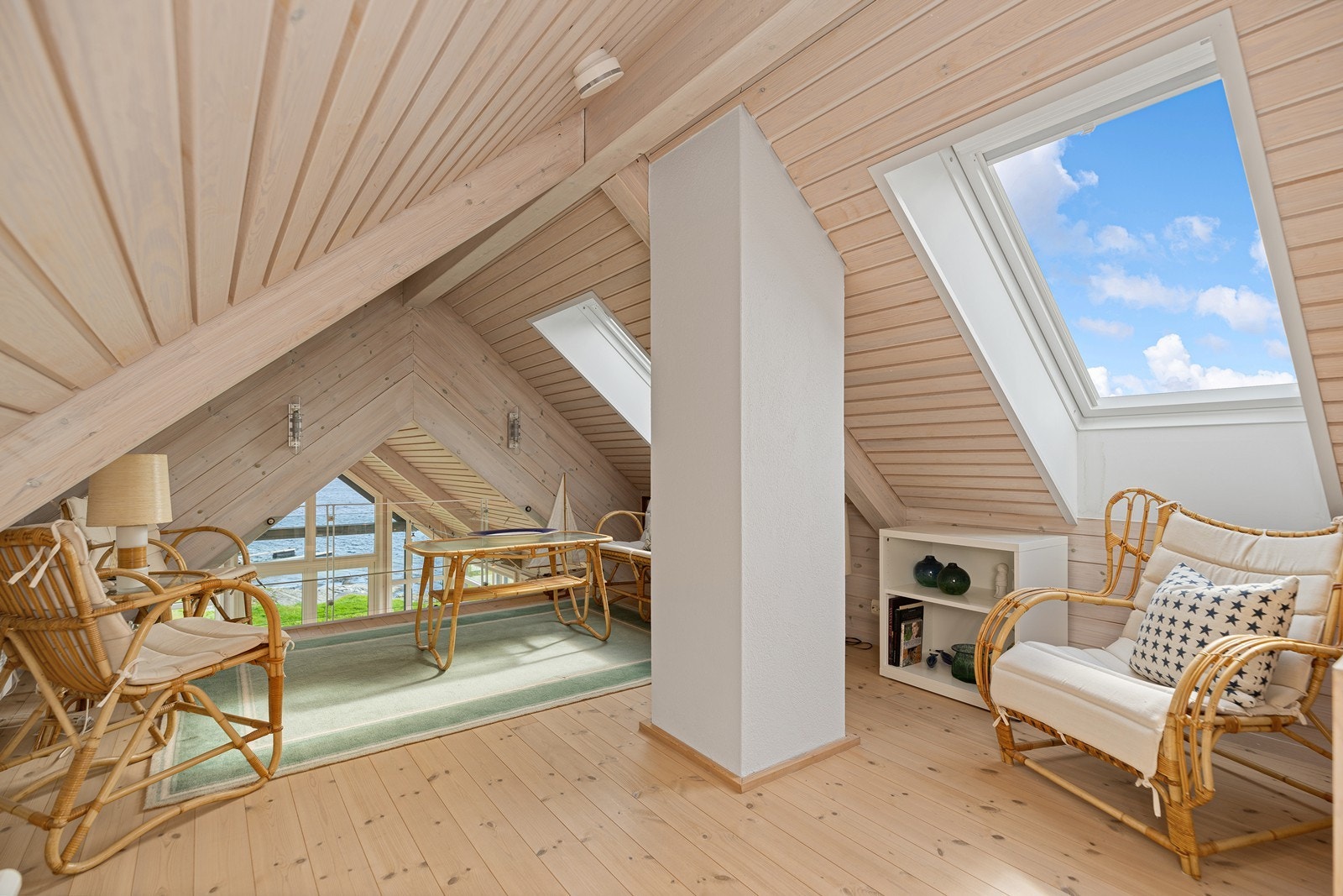 Trapp opp til hems Galleribilde