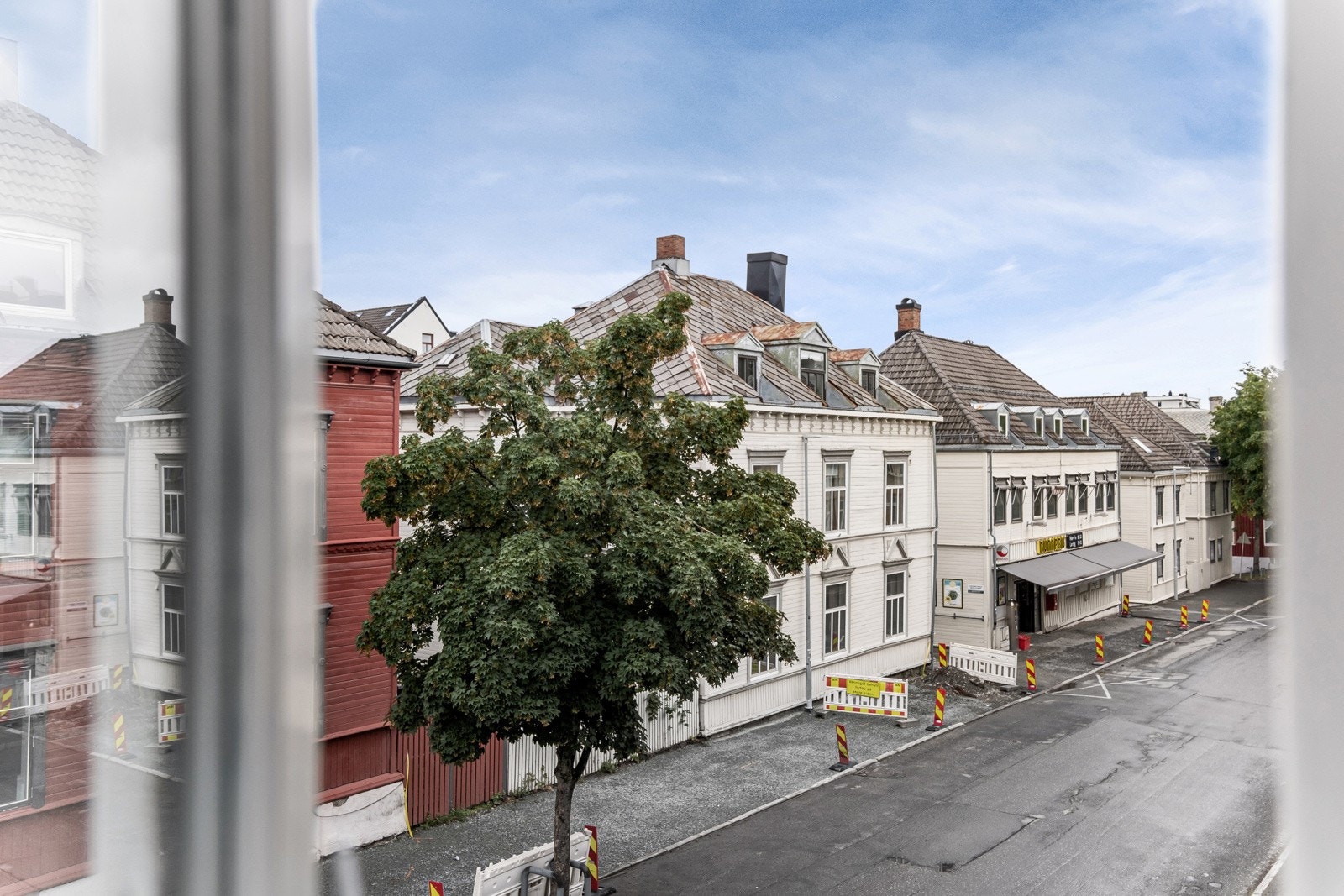 Utsikt fra stuevinduet. Galleribilde
