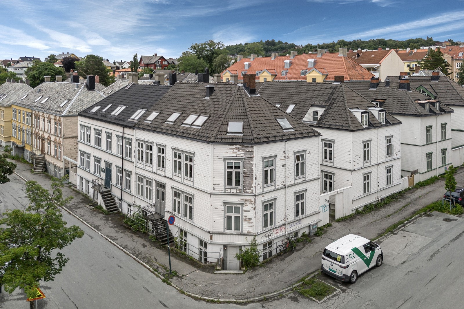 Leiligheten har en praktisk beliggenhet i byggets 2. etasje. Galleribilde
