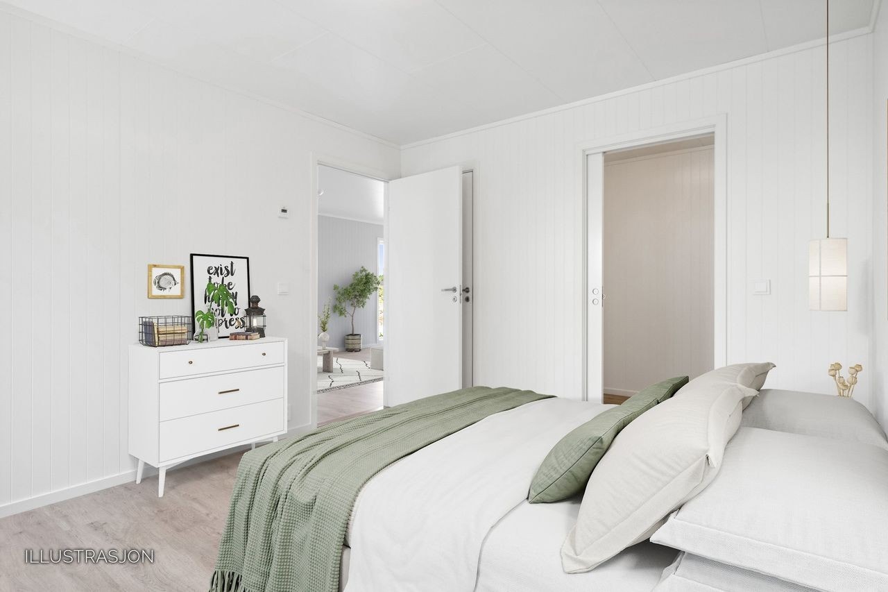 I tilknytning dette soverommet, er det skyvedør inn til en bod/mulighet for å lage seg en walk-in garderobe. Illustrerte møbler. Galleribilde