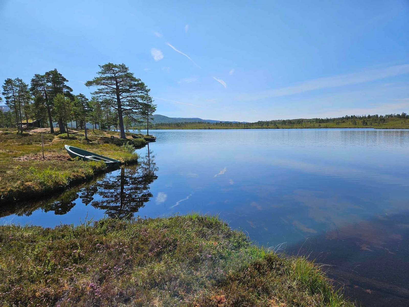 Stemningsbilde fra Reinsjøen. Båt kan benyttes av alle Galleribilde