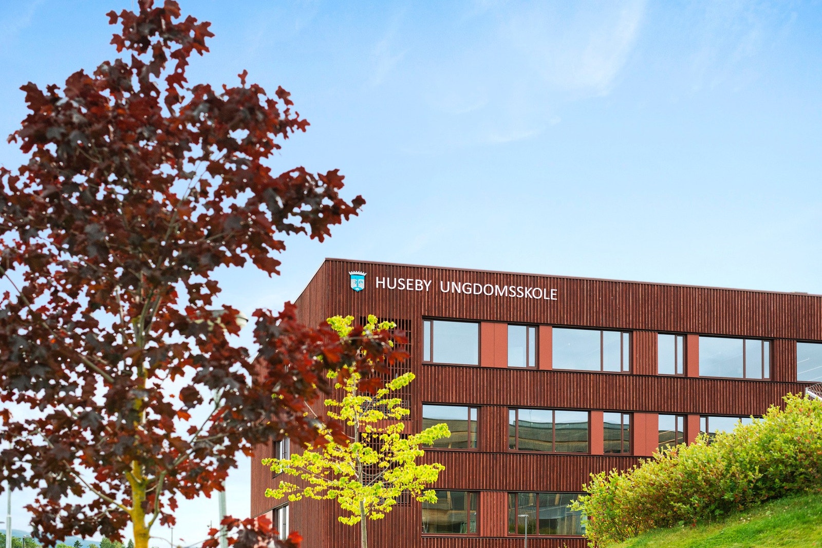 På bare noen få minutters gange kommer du deg til Huseby ungdomsskole, barnehager og Heimdal VGS. Galleribilde