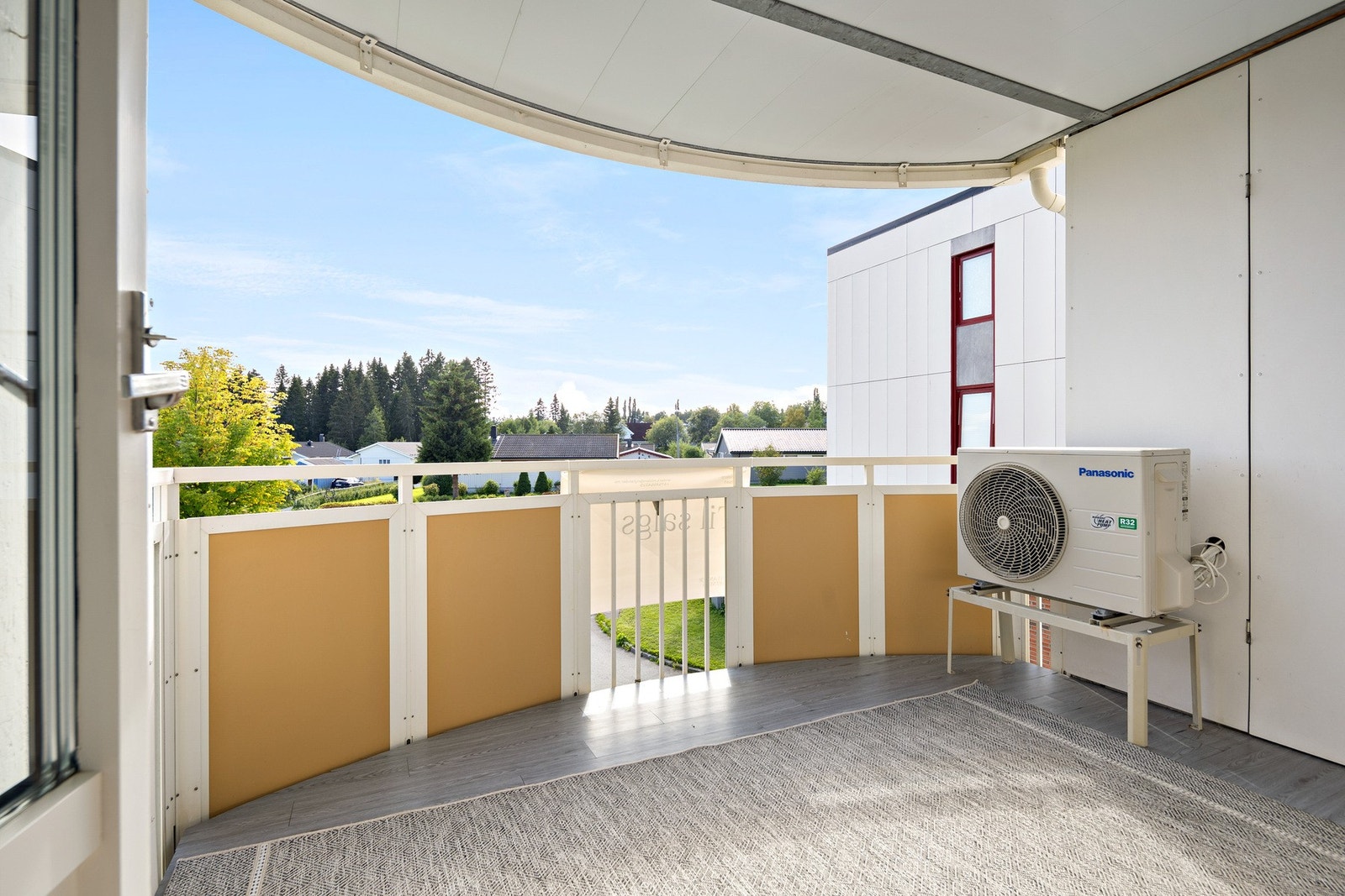 Balkongen er på 9 kvm og har også en utvendig bod på 1 kvm med plass til diverse utstyr. Galleribilde