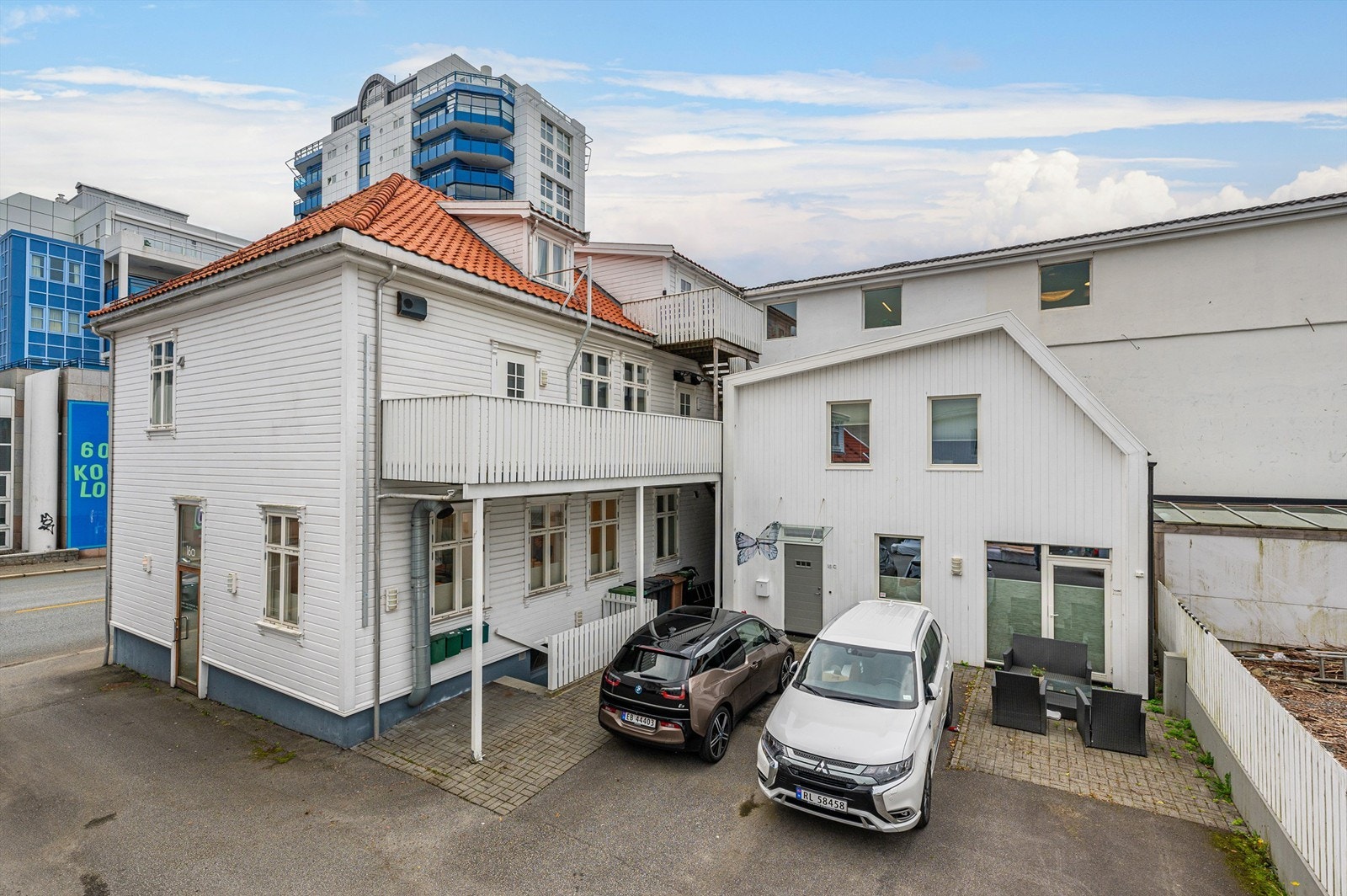 Sameiet praktiserer parkeringsordning, hvor 5 seksjonseiere roterer på 3 parkeringsplasser Galleribilde