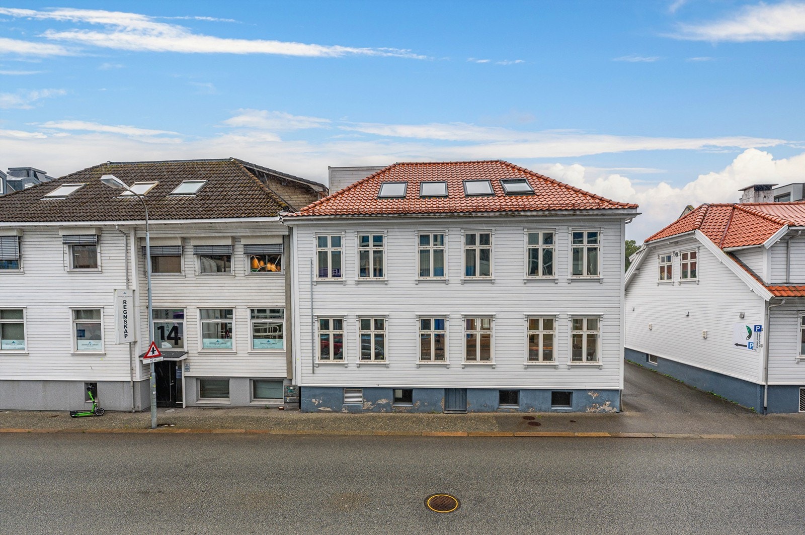Leiligheten har en svært sentrumsnær plassering midt på Løkkeveien Galleribilde