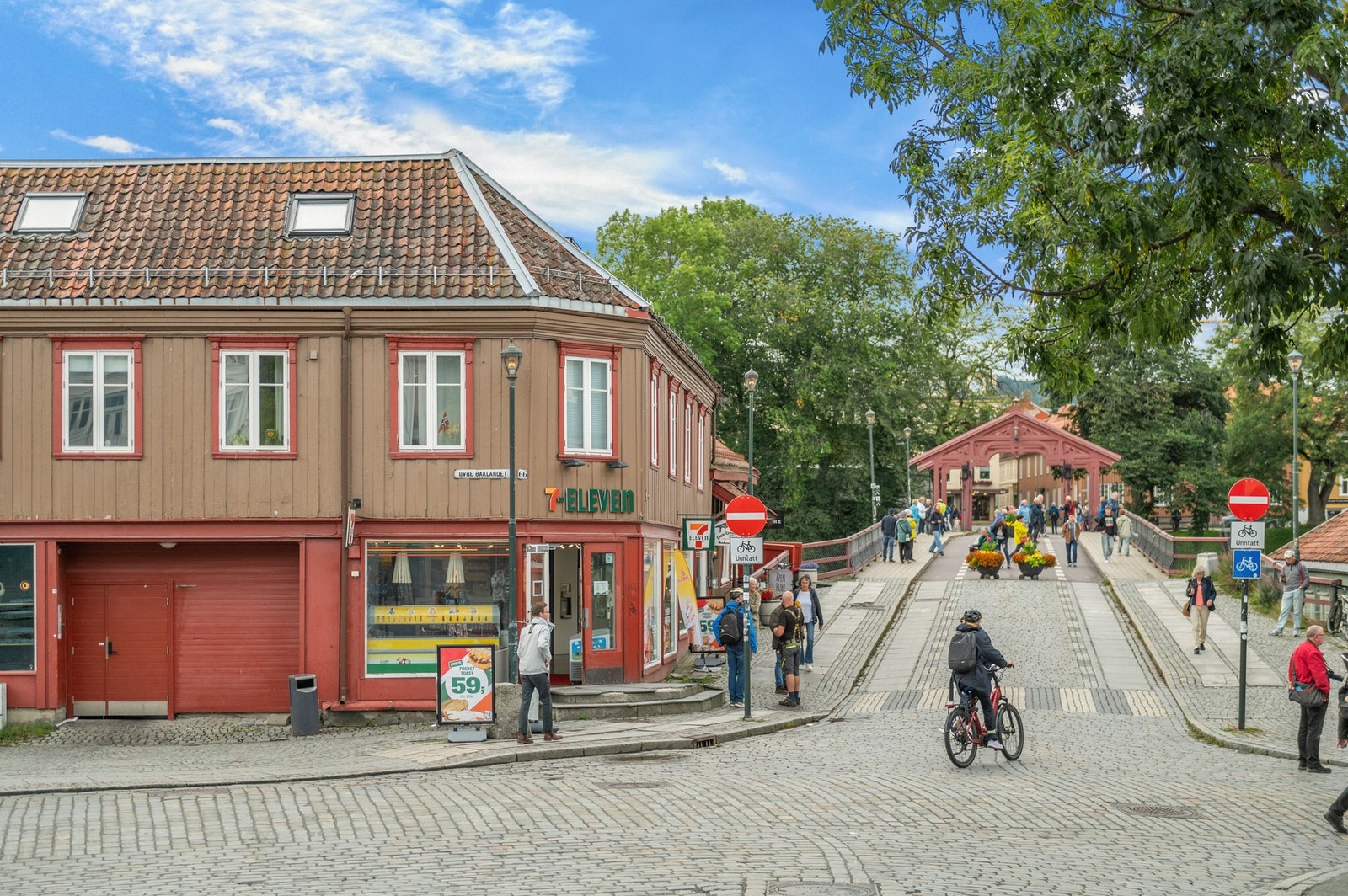 Idylliske Bakklandet - perfekt for deg som pendler, ønsker hytte i byen, eller er ute etter førstegangsbolig. Galleribilde