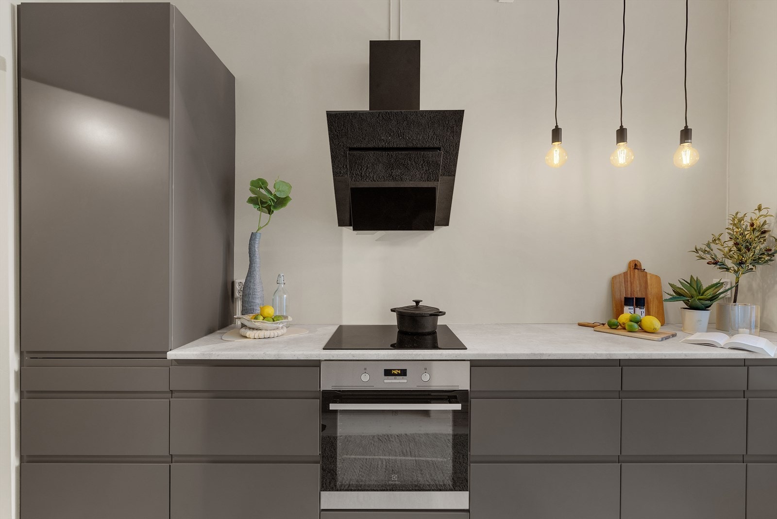 På kjøkkenet er alle hvitevarer inkludert og medfølger salget. Galleribilde