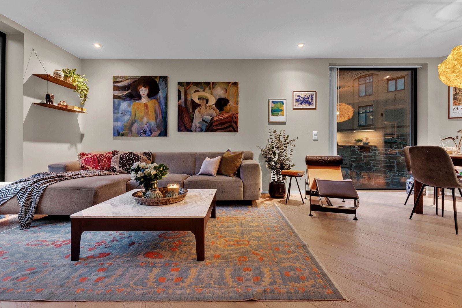 Nydelig kveldsstemning i stuen. Galleribilde