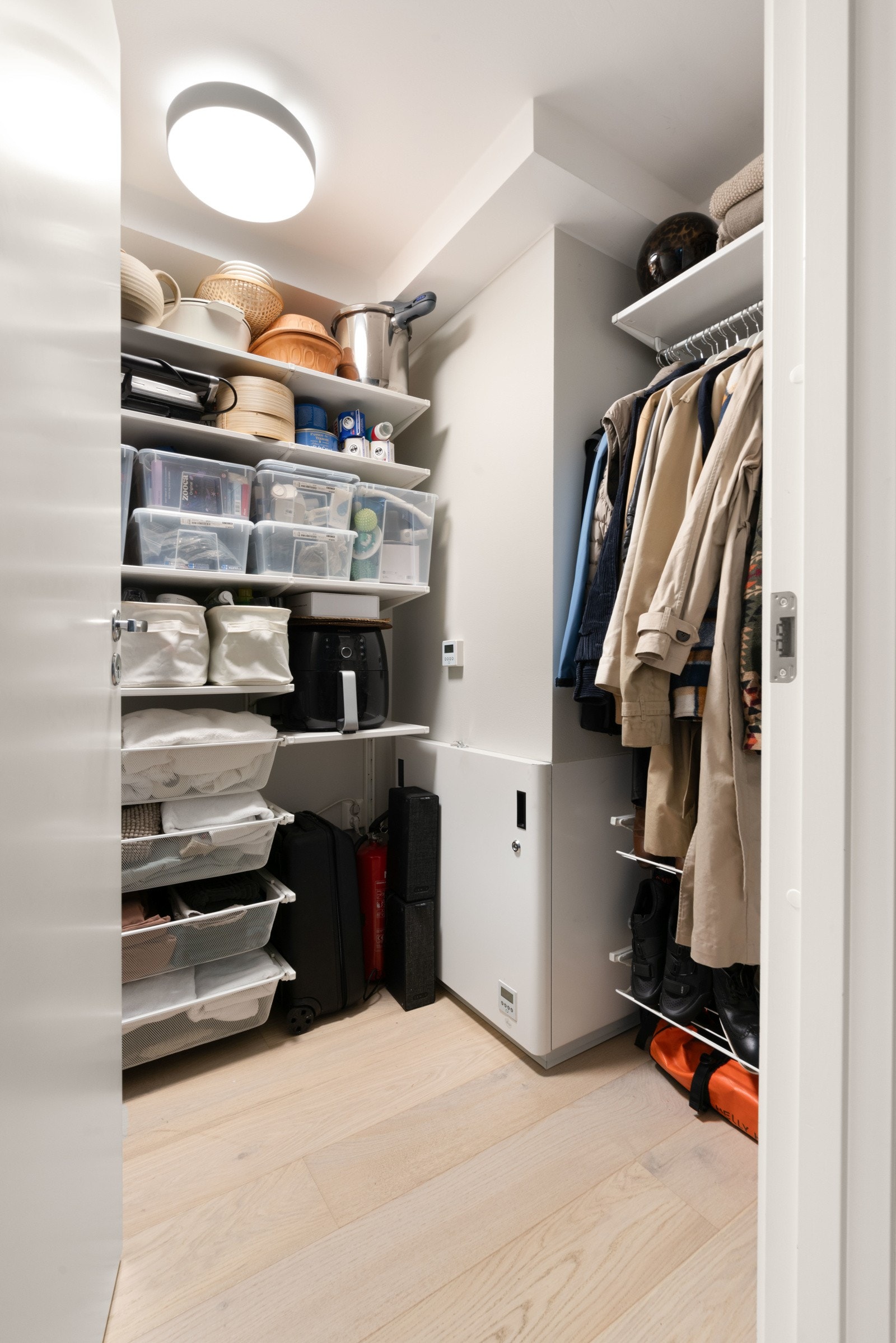 Praktisk innvendig bod tilknyttet inngangspartiet. Galleribilde