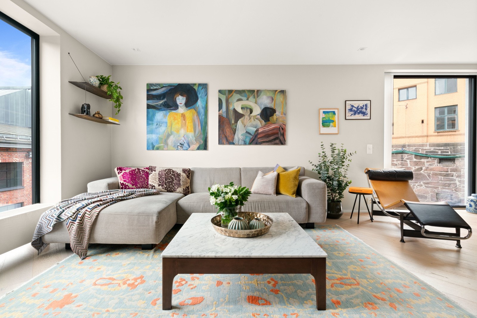 Inviter venner og familie til større middager og sammenkomster. Galleribilde