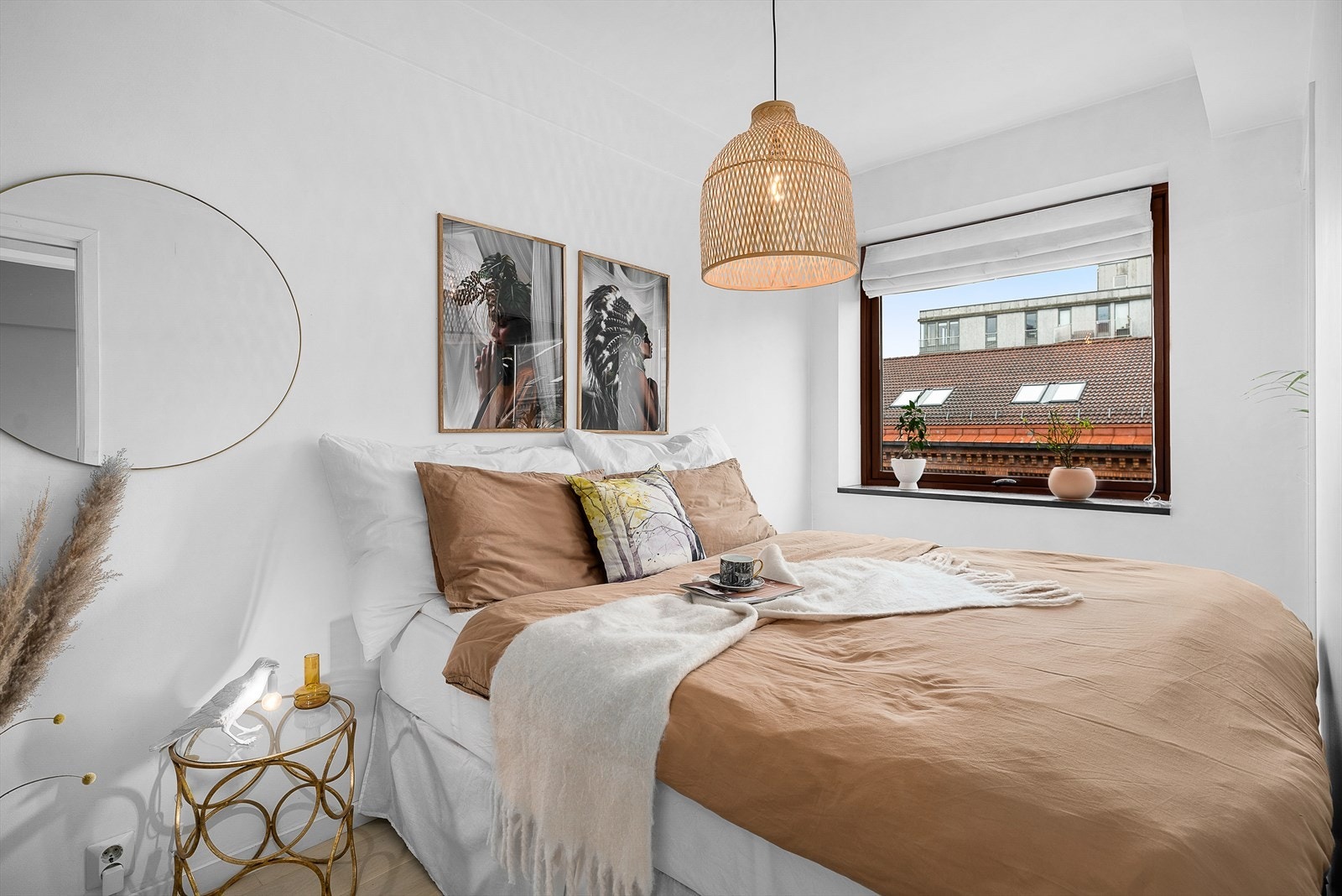 Leiligheten ligger høyt og fint i 4. etasje (med heisadkomst), i et attraktivt område på nedre Grünerløkka Galleribilde
