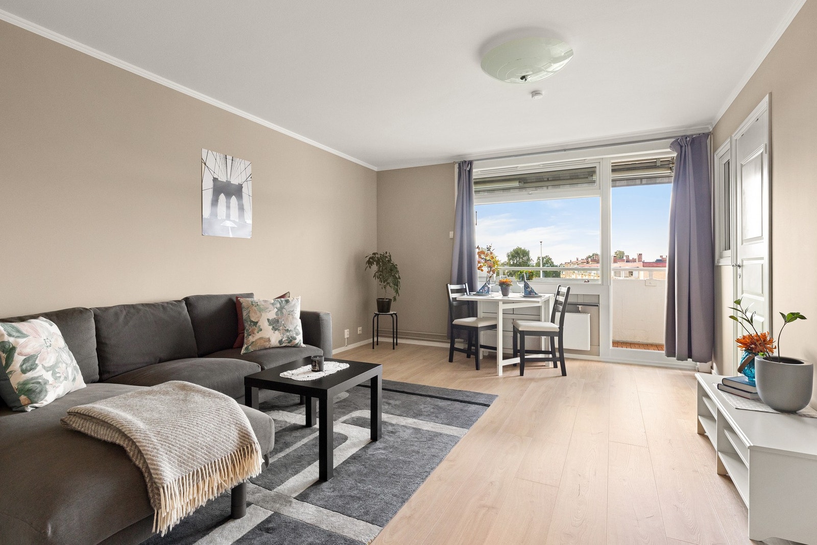 Velkommen til Vetlandsveien 66, presentert av Tinholt Eiendomsmegling! Galleribilde