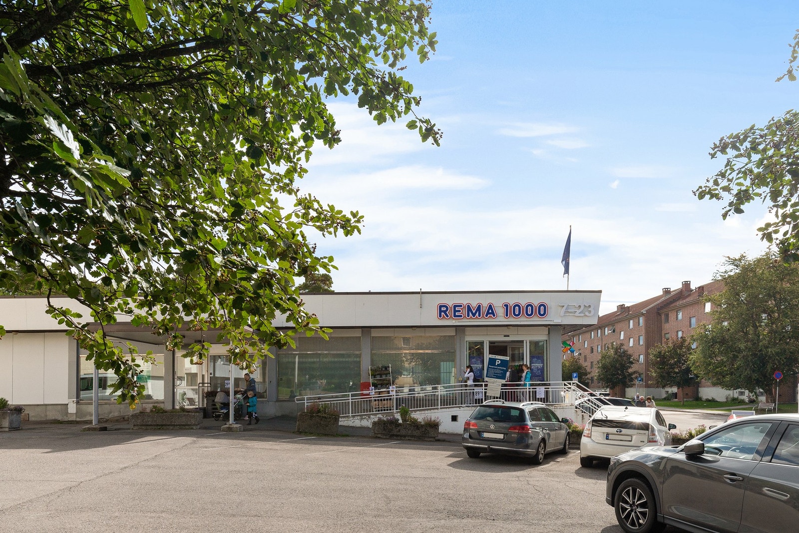 Nærmeste dagligvare ligger kun få meter unna. Galleribilde