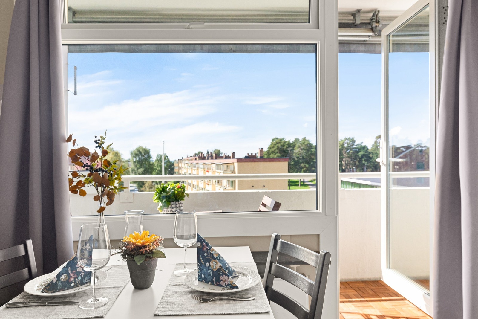 Delikat og innbydende 1-roms andelsleilighet med en vestvendt, solrik balkong. Galleribilde