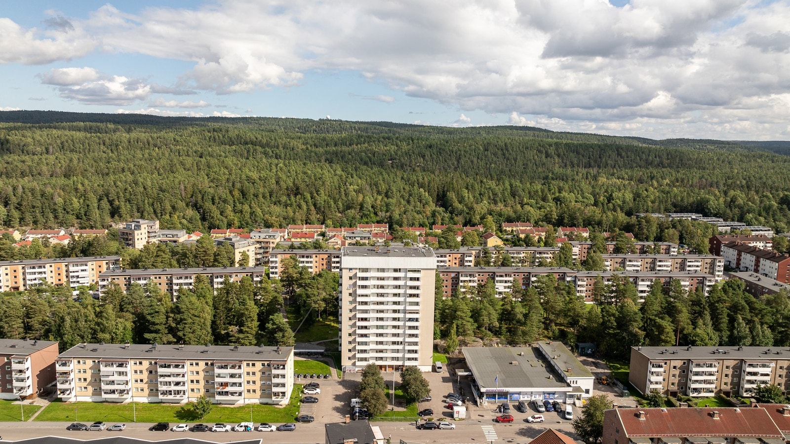 Umiddelbar nærhet til fantastiske Østmarka med utallige vann, turstier og skiløyper på vinterstid. Galleribilde