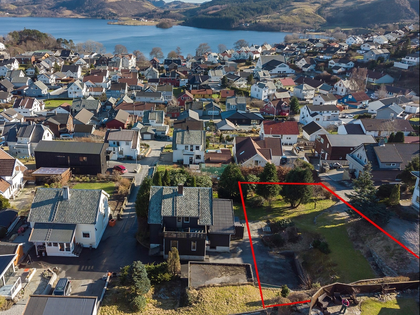 Merk at tomtegrenser er tegnet inn for å gi en idé om tomtens utformelse. De er ikke nøyaktige. Galleribilde