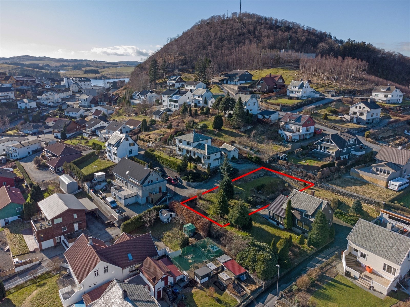 Merk at tomtegrenser er tegnet inn for å gi en idé om tomtens utformelse. De er ikke nøyaktige. Galleribilde