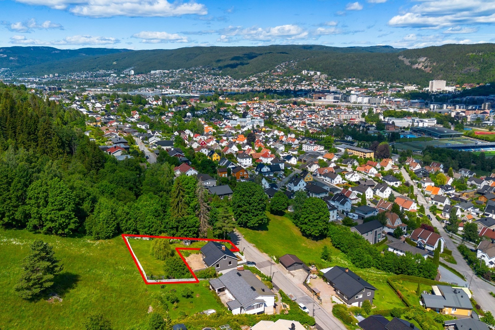 Tomten er på 683 kvm med en utnyttelsesgrad på 30% Galleribilde