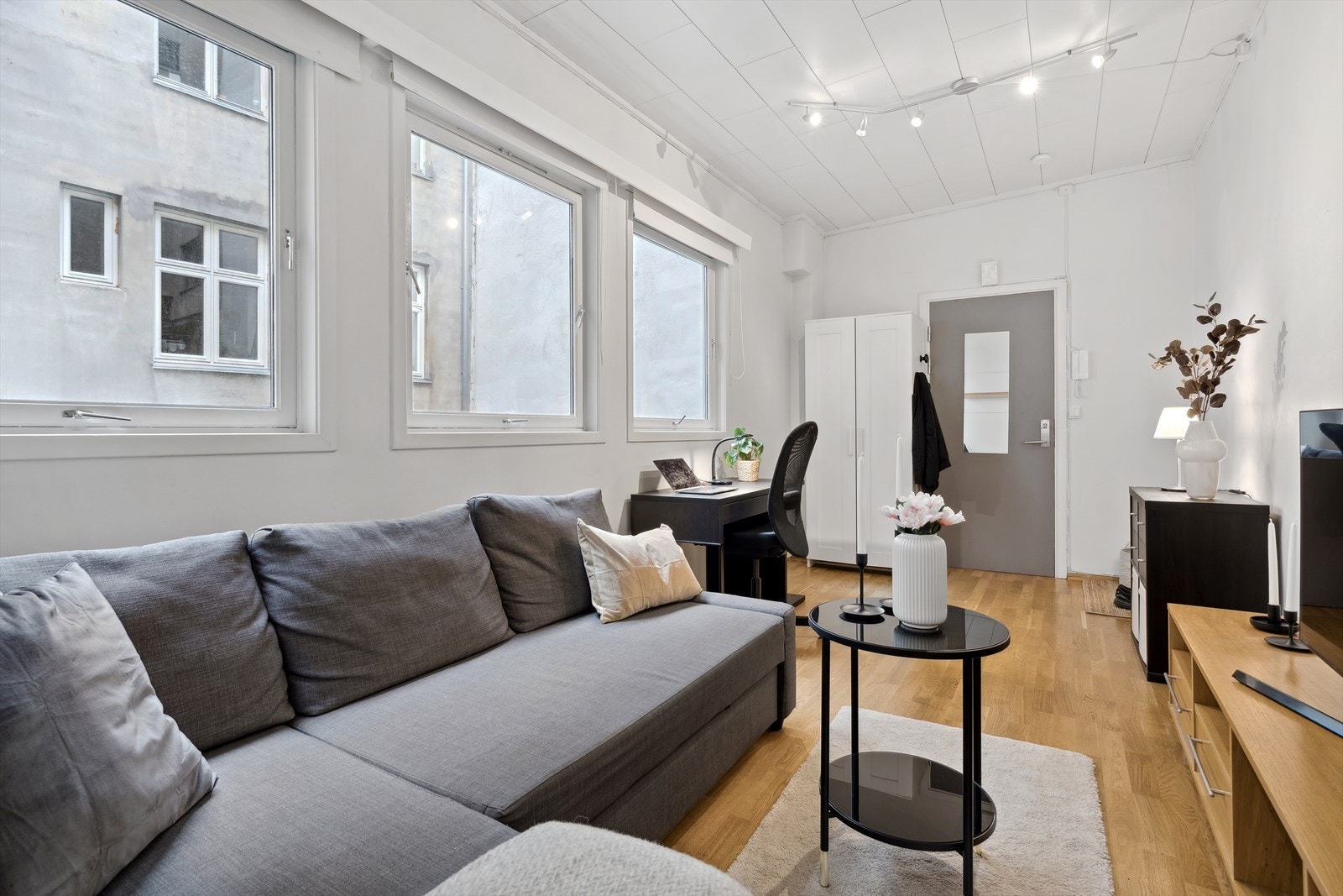 Leiligheten har god beliggenhet i bygget og ligger vendt ut mot en rolig bakgård. Galleribilde
