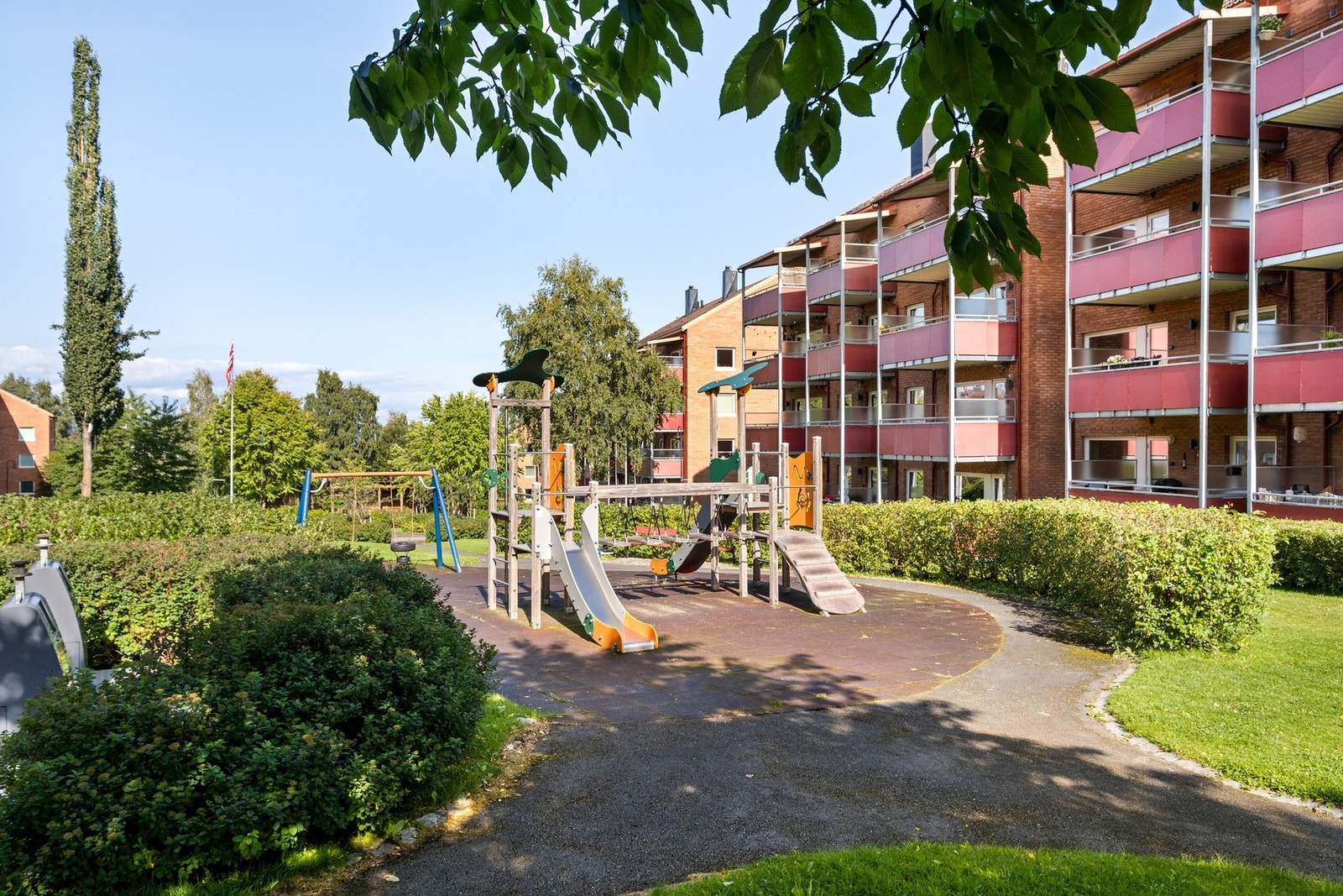 Flott lekeplass for barna Galleribilde