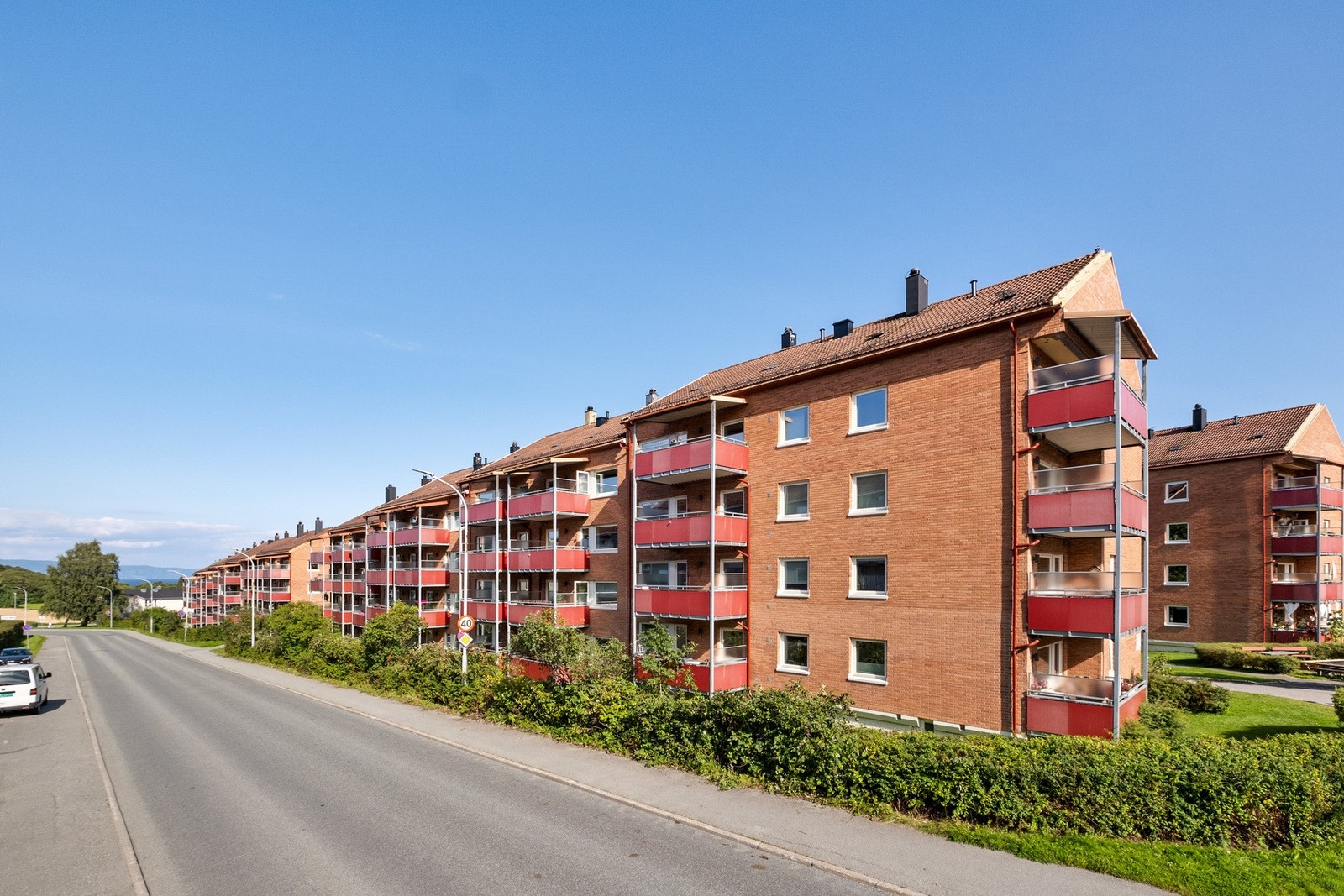 EiendomsMegler 1 v/Elisabet Aass ønsker deg velkommen tilbake i tid til denne retro leiligheten i Olav Engelbrektssons alle 54! Galleribilde