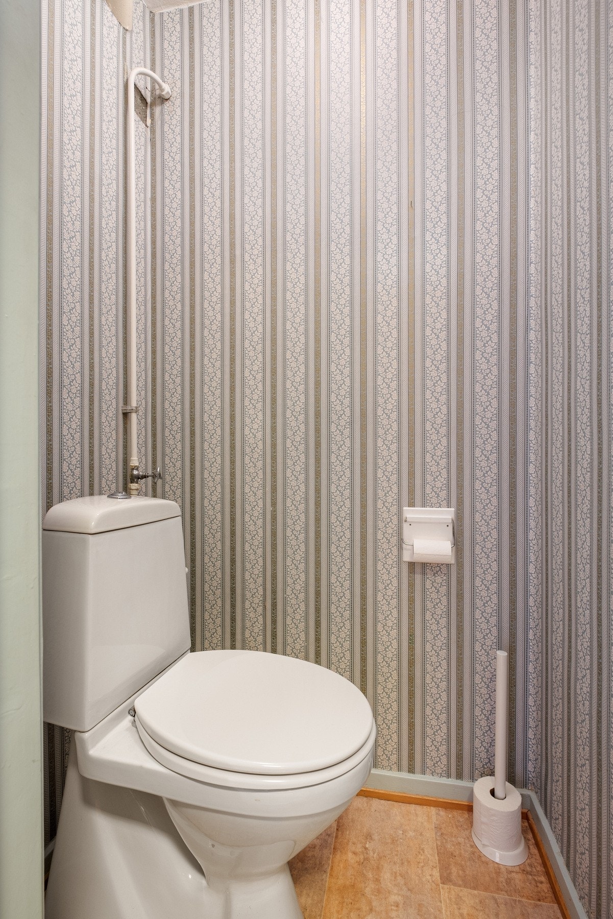 WC-rom på ca. 1 m² Galleribilde