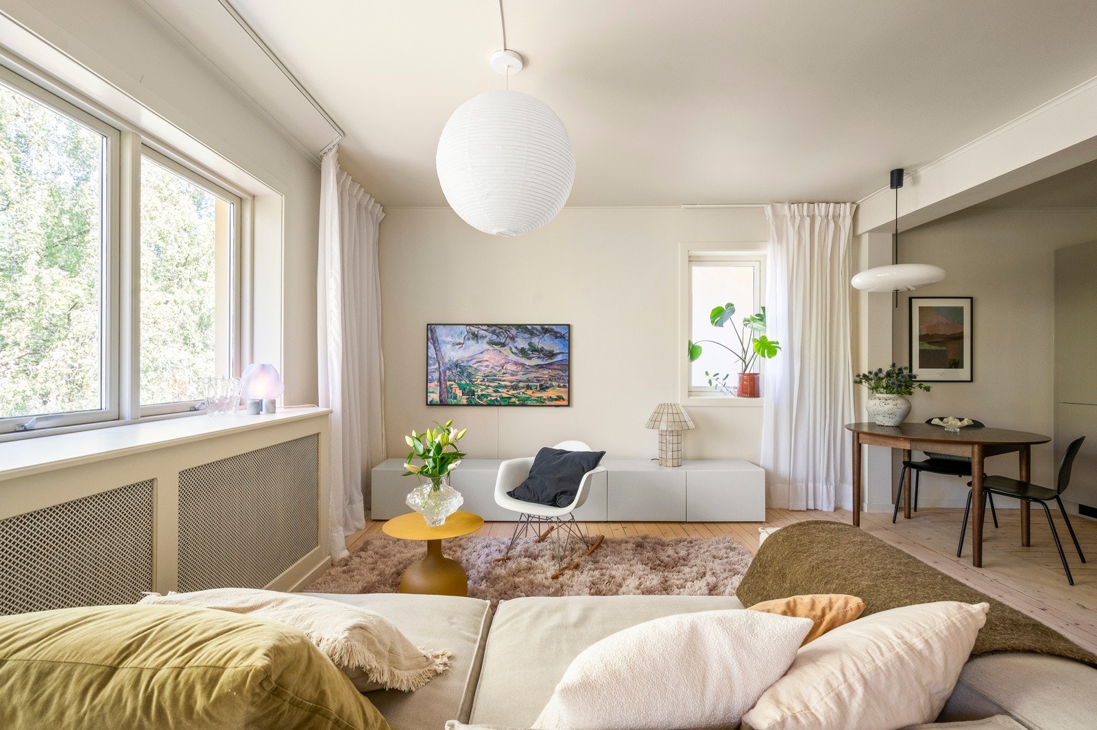 Det er montert spesialtilpassede radiatorkasser. Galleribilde