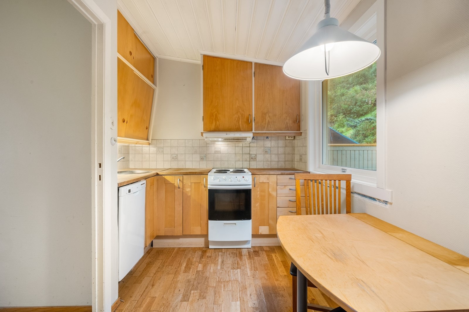 Like ved stuen finner vi kjøkkenet. Rommet er målt til 8,2 kvm. Galleribilde