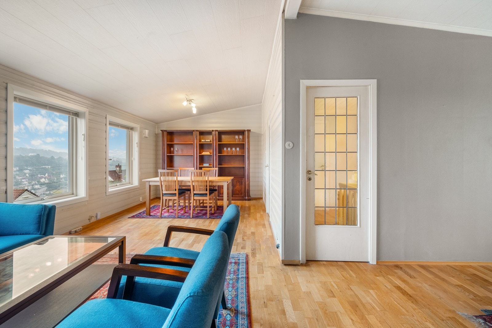 Aktiv eiendomsmegling v/Fabian Haukedal har den store gleden av å presentere Øvre Fredlundveien 19B. Galleribilde