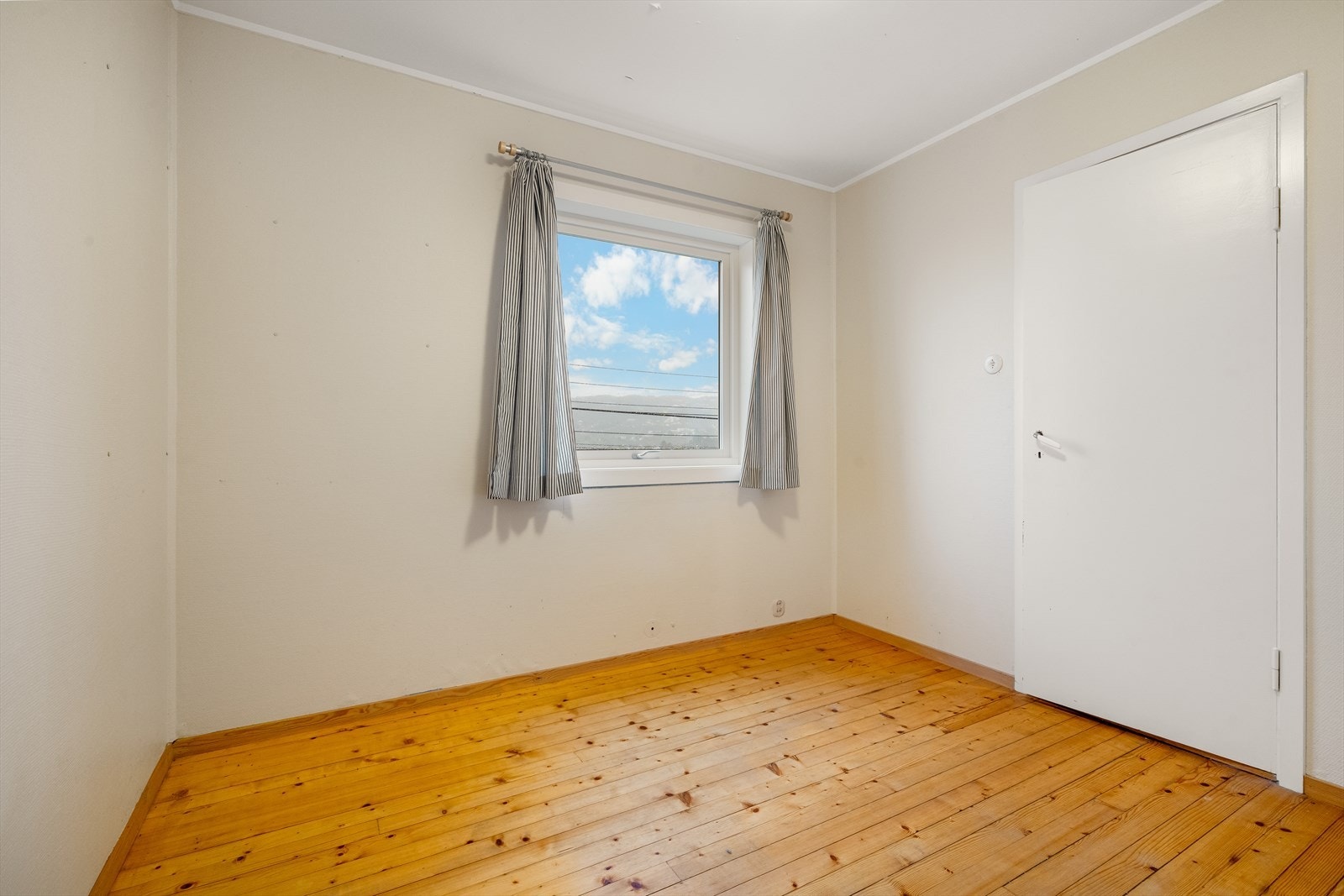 I likhet med stuen, har du en flott utsikt fra soverommet. Galleribilde