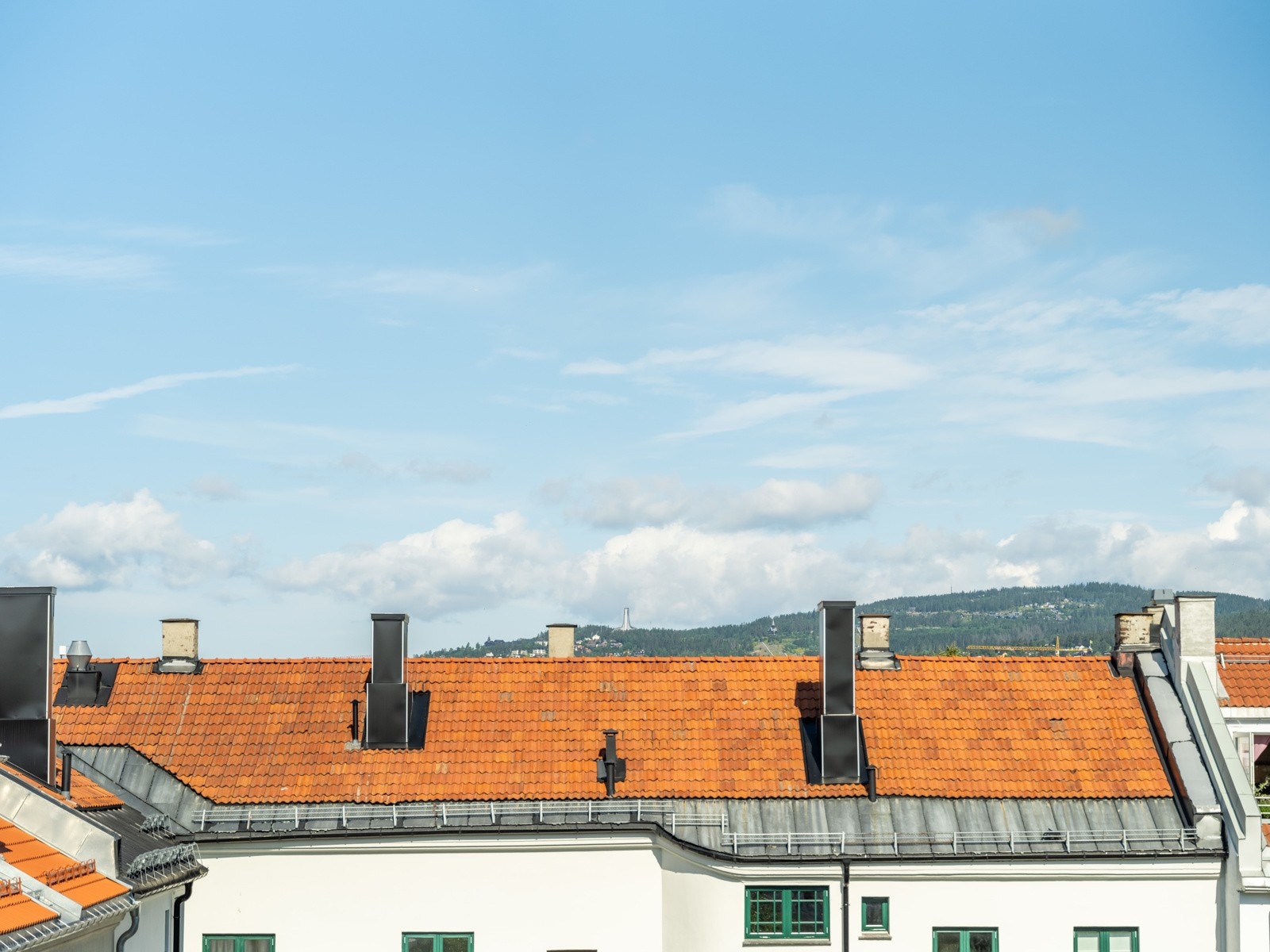 Vi starter ute på takterrassen, der du har denne utsikten. Galleribilde