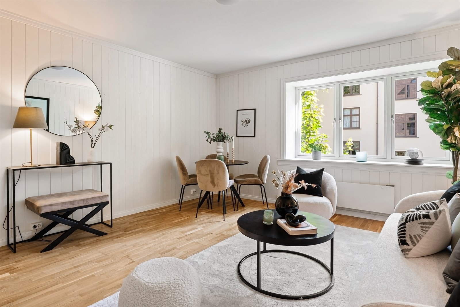 Leiligheten har en meget god planløsning, med store vindusflater som slipper inn rikelig med naturlig lys. Galleribilde