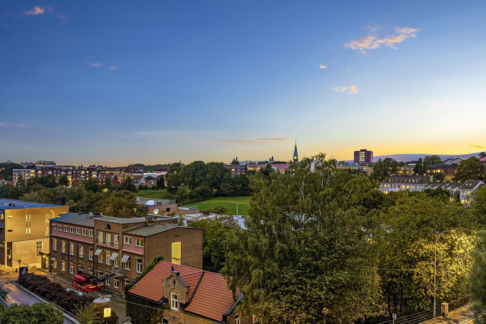 Dette er en nydelig 3-roms selveierleilighet med en fantastisk, sydvestvendt utsikt over byen. Galleribilde