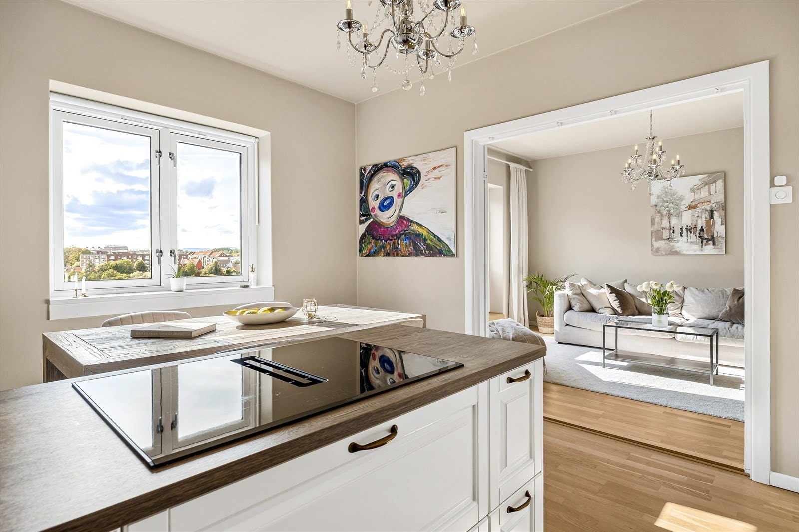 For ekstra sikkerhet er det installert både vannstoppsystem og komfyrvakt. Galleribilde