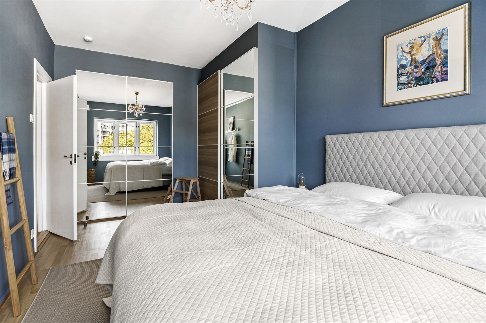 Soverom 1 - Her er det også gode oppbevaringsmuligheter. Galleribilde