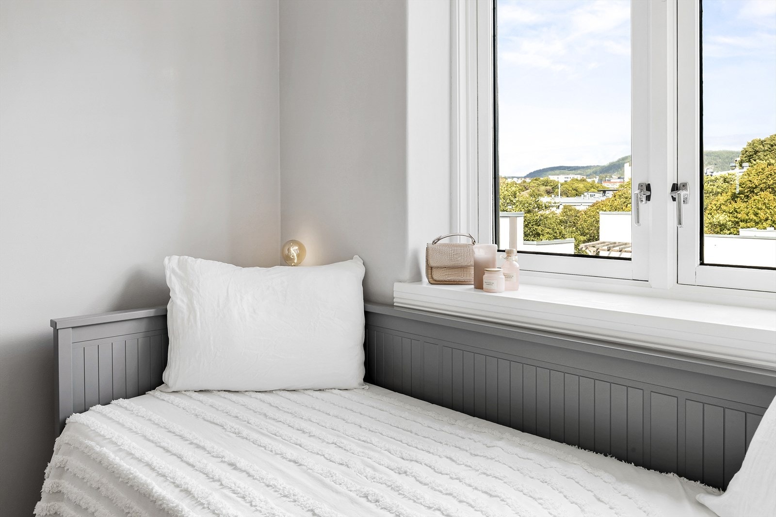 Soverom 2 - Rommet har gode innredningsmuligheter og passer utmerket som gjesterom eller kontor. Galleribilde