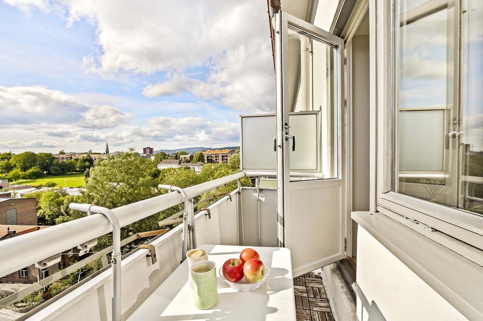 Fra balkongen har du en fantastisk utsikt over Myraløkka og byen for øvrig. Galleribilde