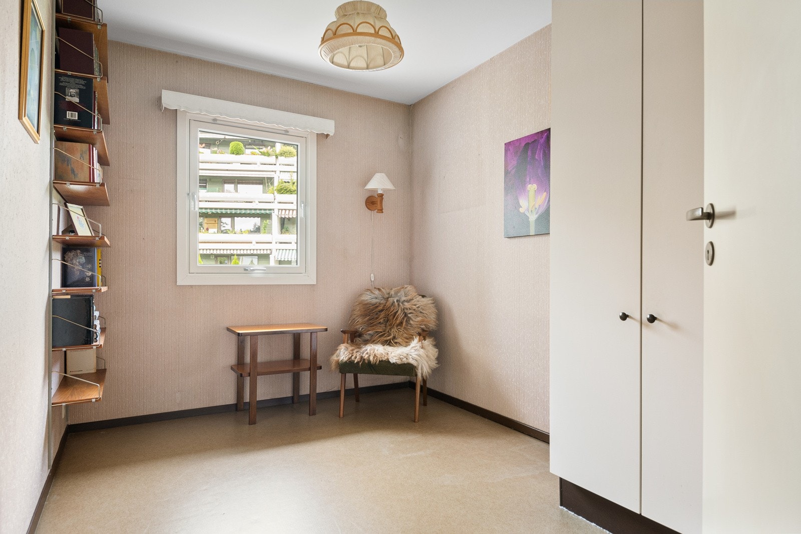 Soverom 2 fungerer utmerket som et barneværelse. Det er god plass til garderobeskap, stor seng, kommode eller skrivepult. Galleribilde