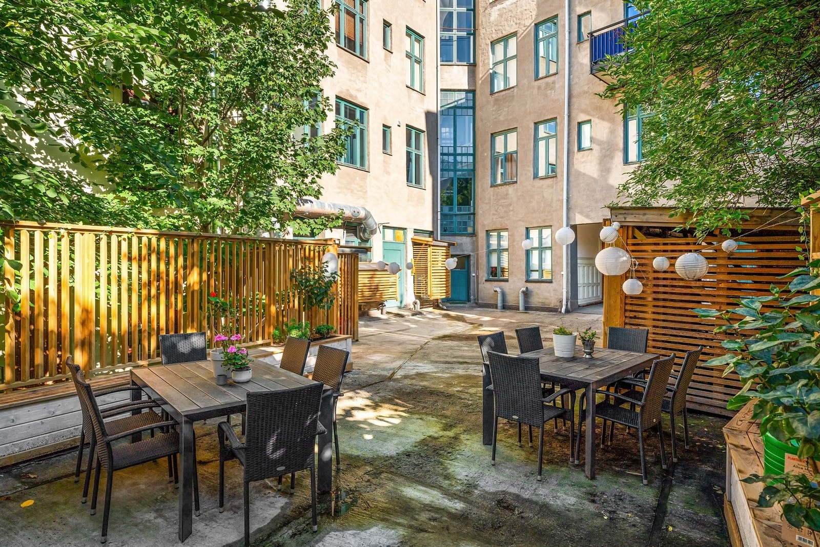 Sameiets bakgård er en solrik liten perle. Galleribilde