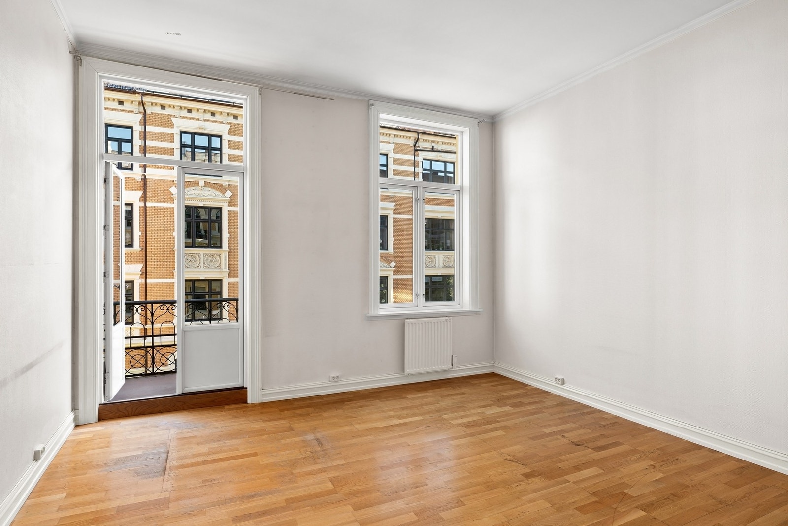 Fra soverommet har du utgang til en balkong som vender mot Behrens gate. Galleribilde