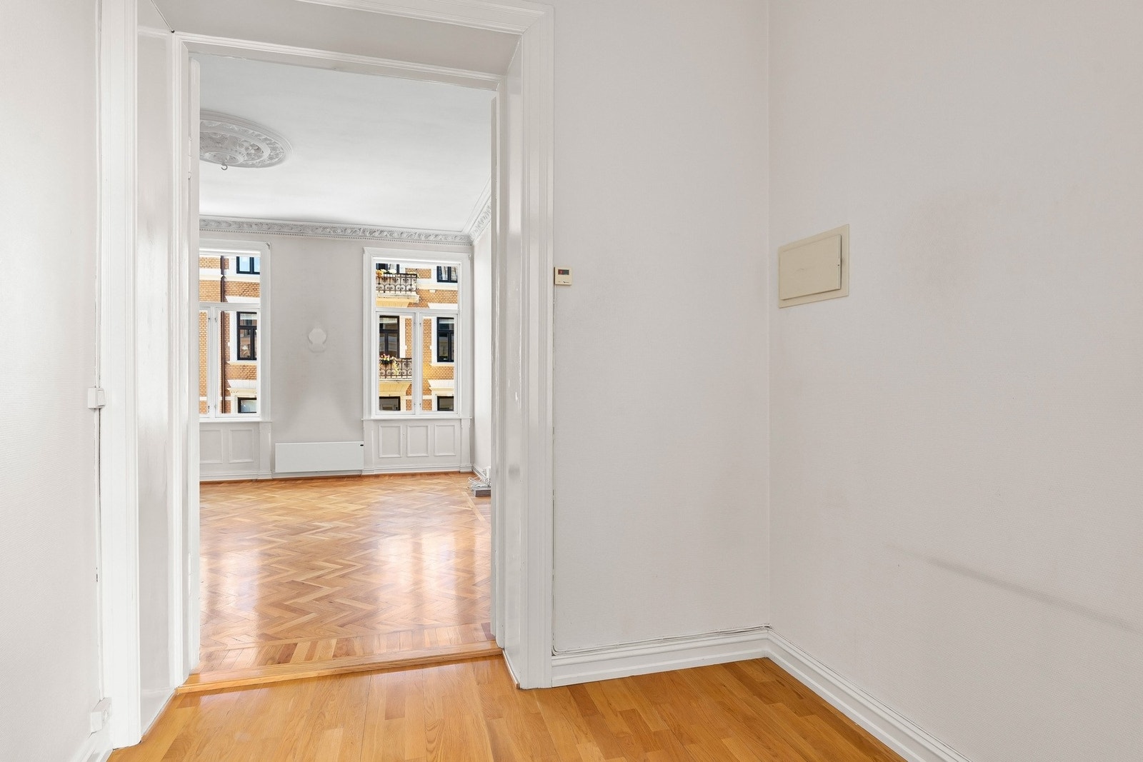 Her er det god plass til å møblere med garderobe til oppbevaring av yttertøy. Galleribilde