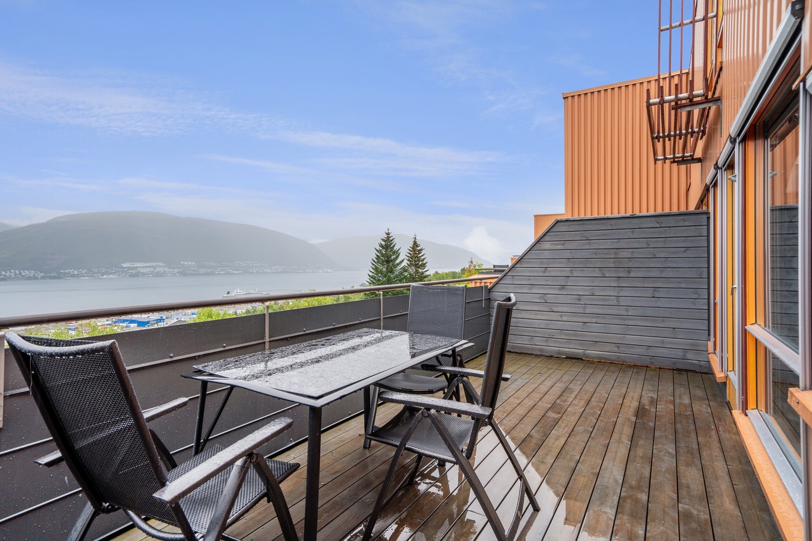 Velkommen til Varden 168- En Praktisk 4-roms andelsleilighet med parkering og terrasse med utsikt Galleribilde