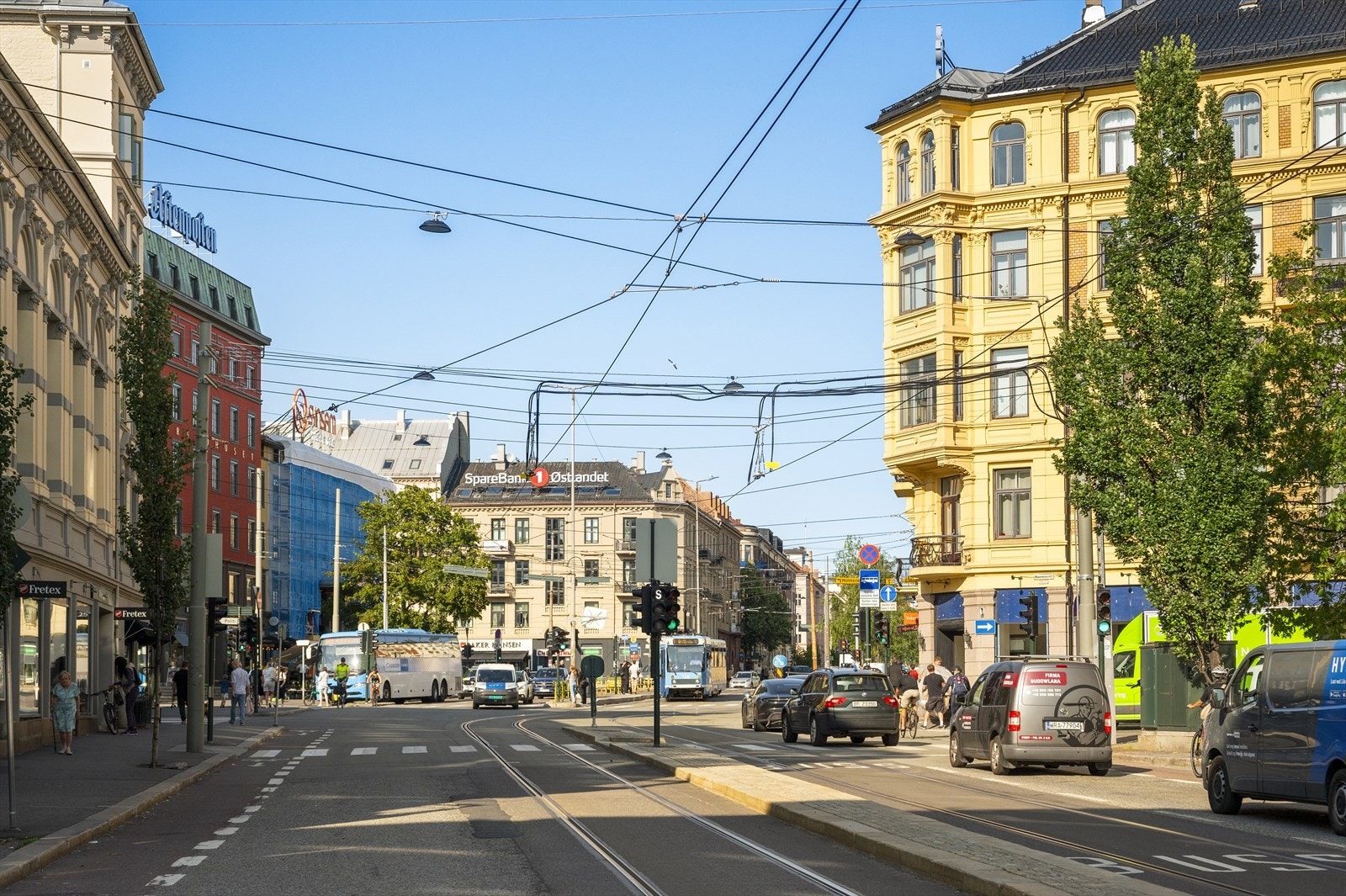 En kort spasertur tar deg til et knutepunkt for offentlig kommunikasjon ved Majorstukrysset. Det er i tillegg ba de trikk og busstopp i Kirkeveien Galleribilde