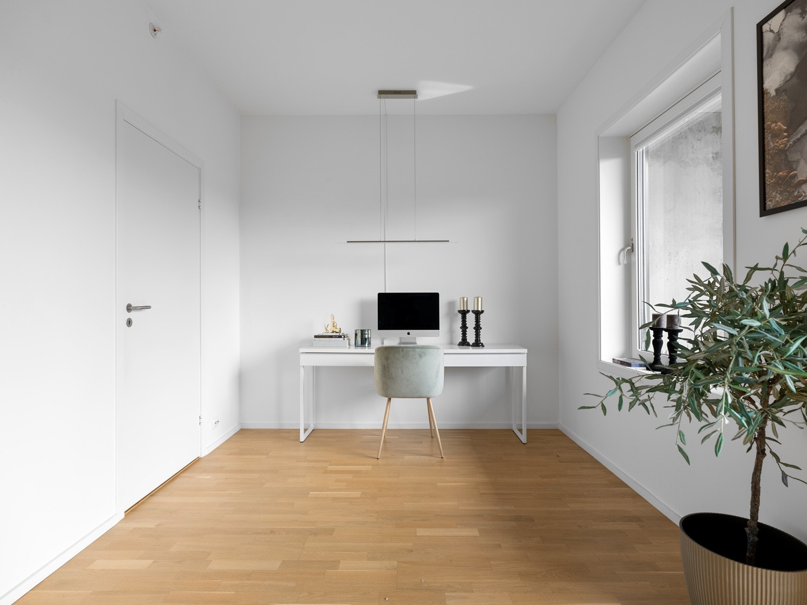 Luftig og lyst kontor. Galleribilde