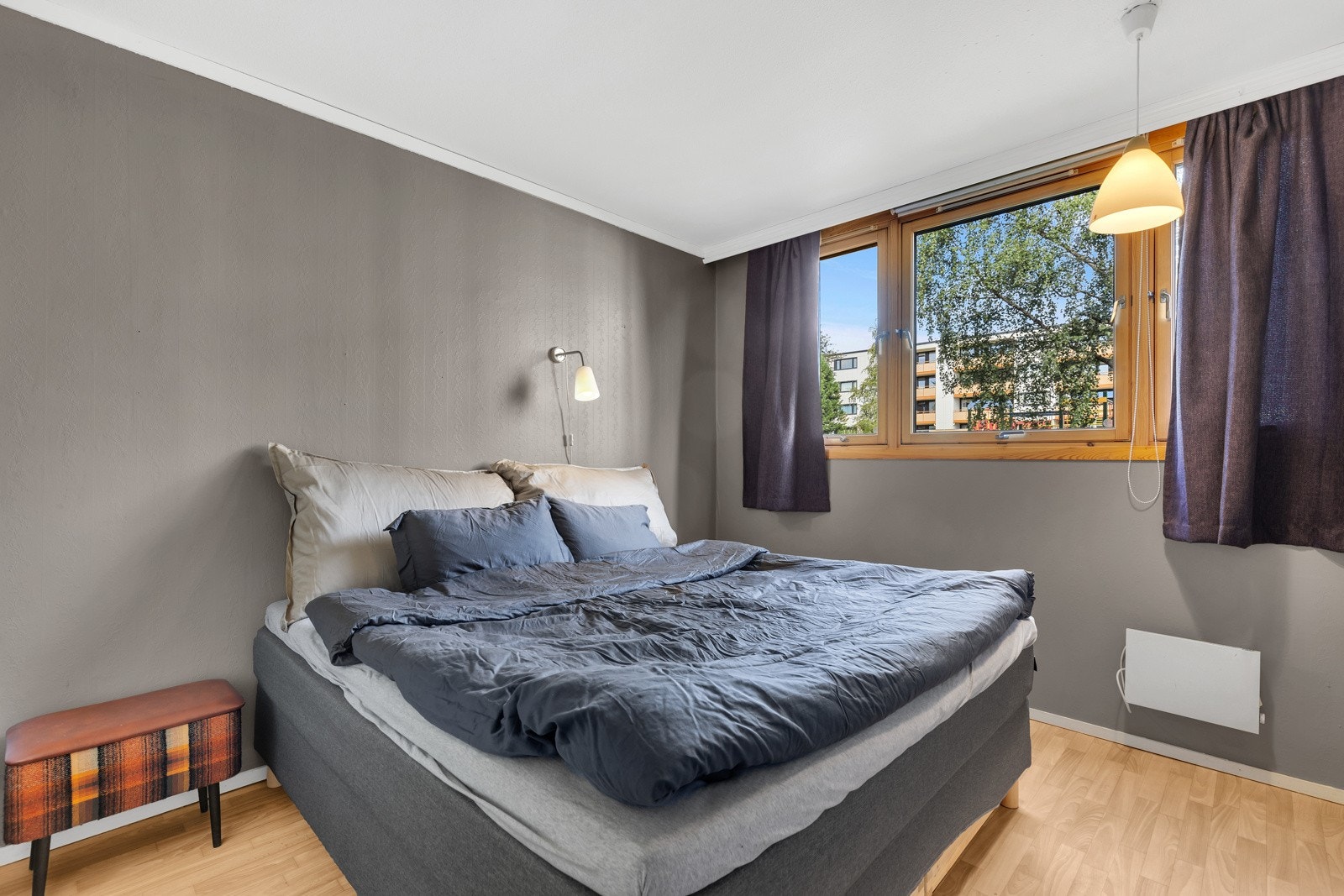 Leiligheten disponerer to soverom på henholdsvis ca. 12,5 og 9 kvm. Galleribilde