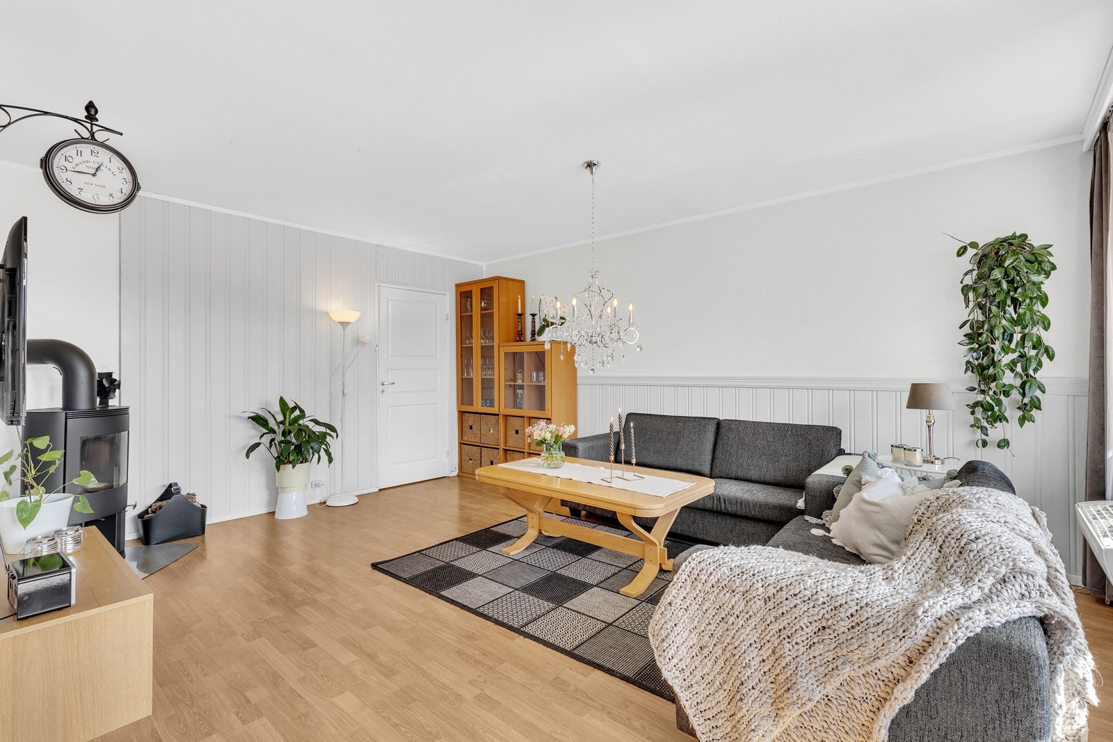 Her har man god plass til både sofagruppe og tilhørende møblement. Galleribilde