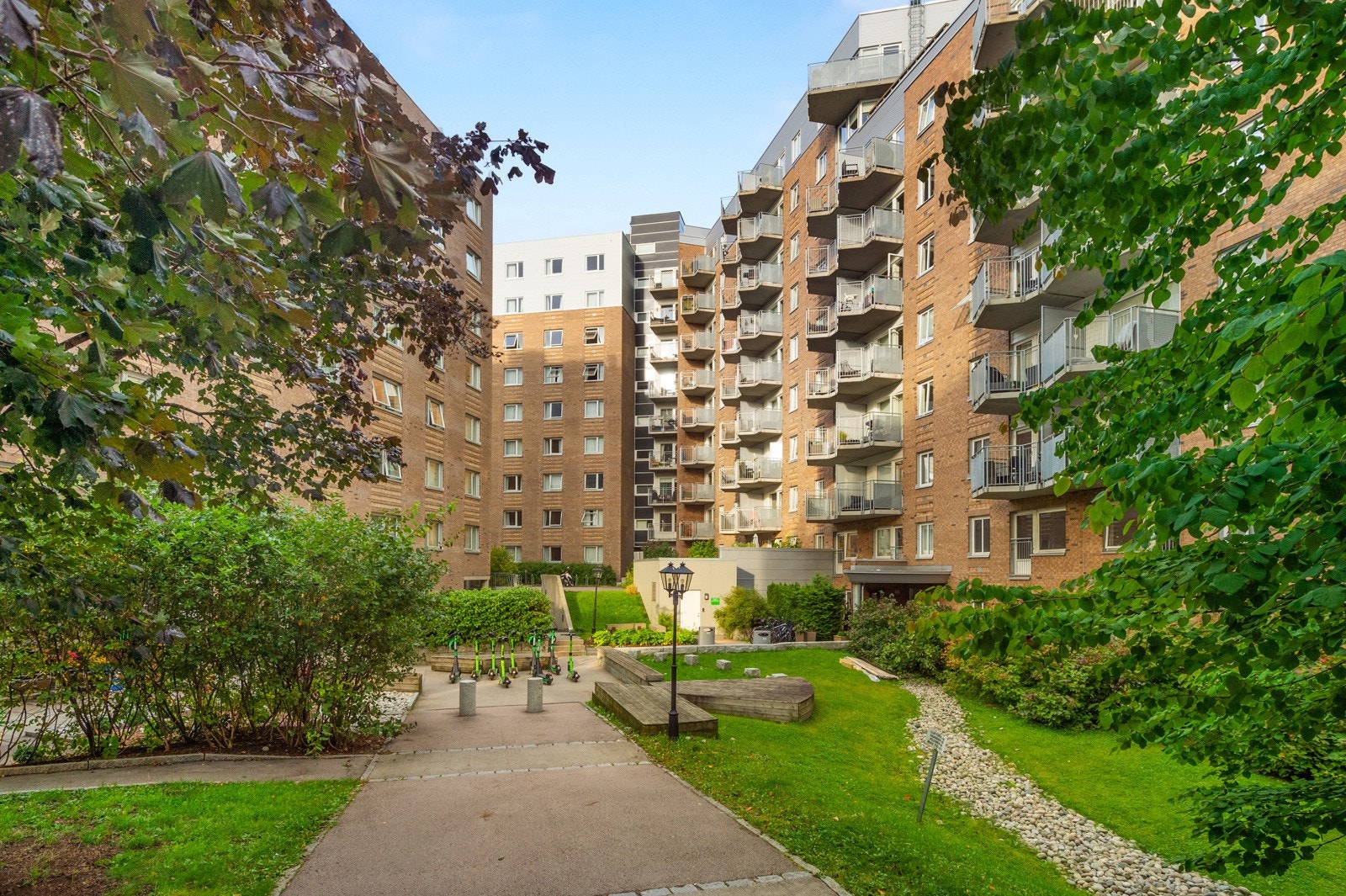 Frodige og parkemessig opparbeidede fellesarealer. Galleribilde