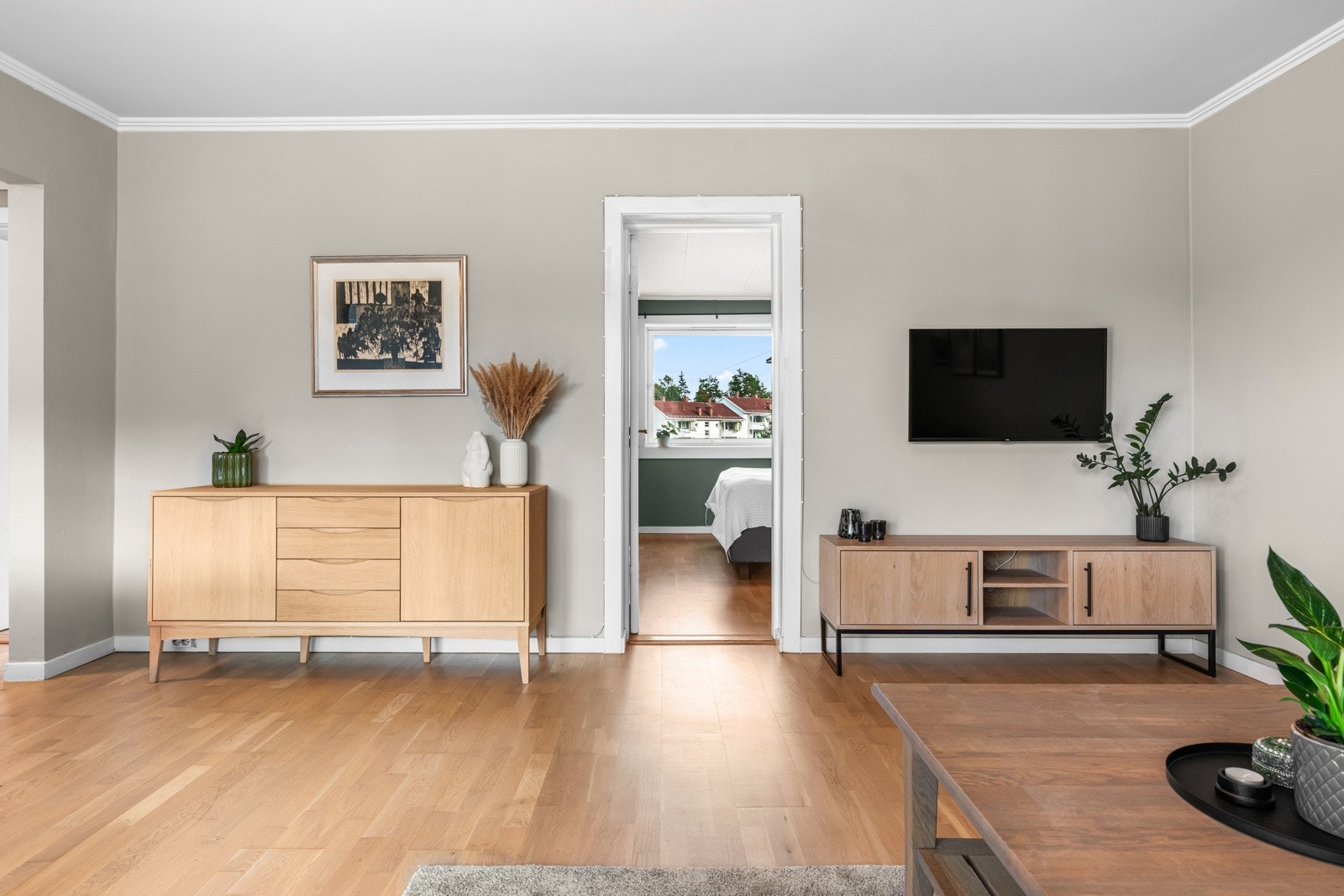 Det er mulighet for å leie parkeringsplass og garasjeplass i borettslaget. Galleribilde