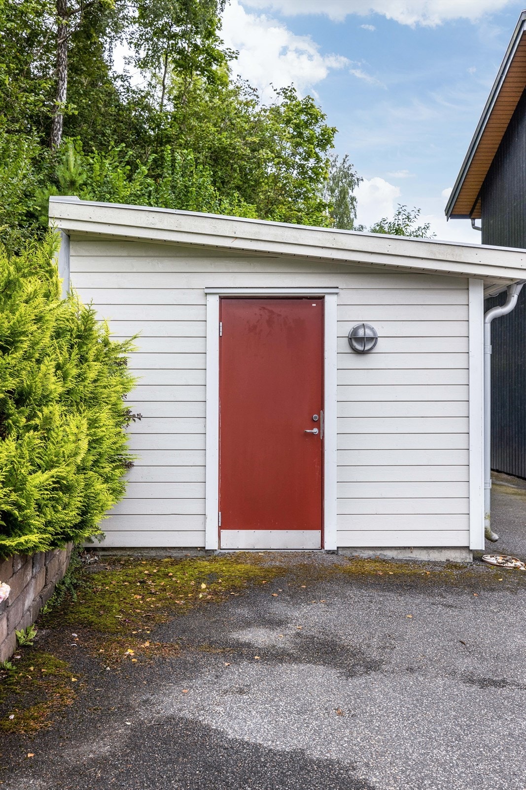 Boligen disponerer en praktisk, utvendig bod på ca. 5 kvm på borettslagets fellesareal. Galleribilde