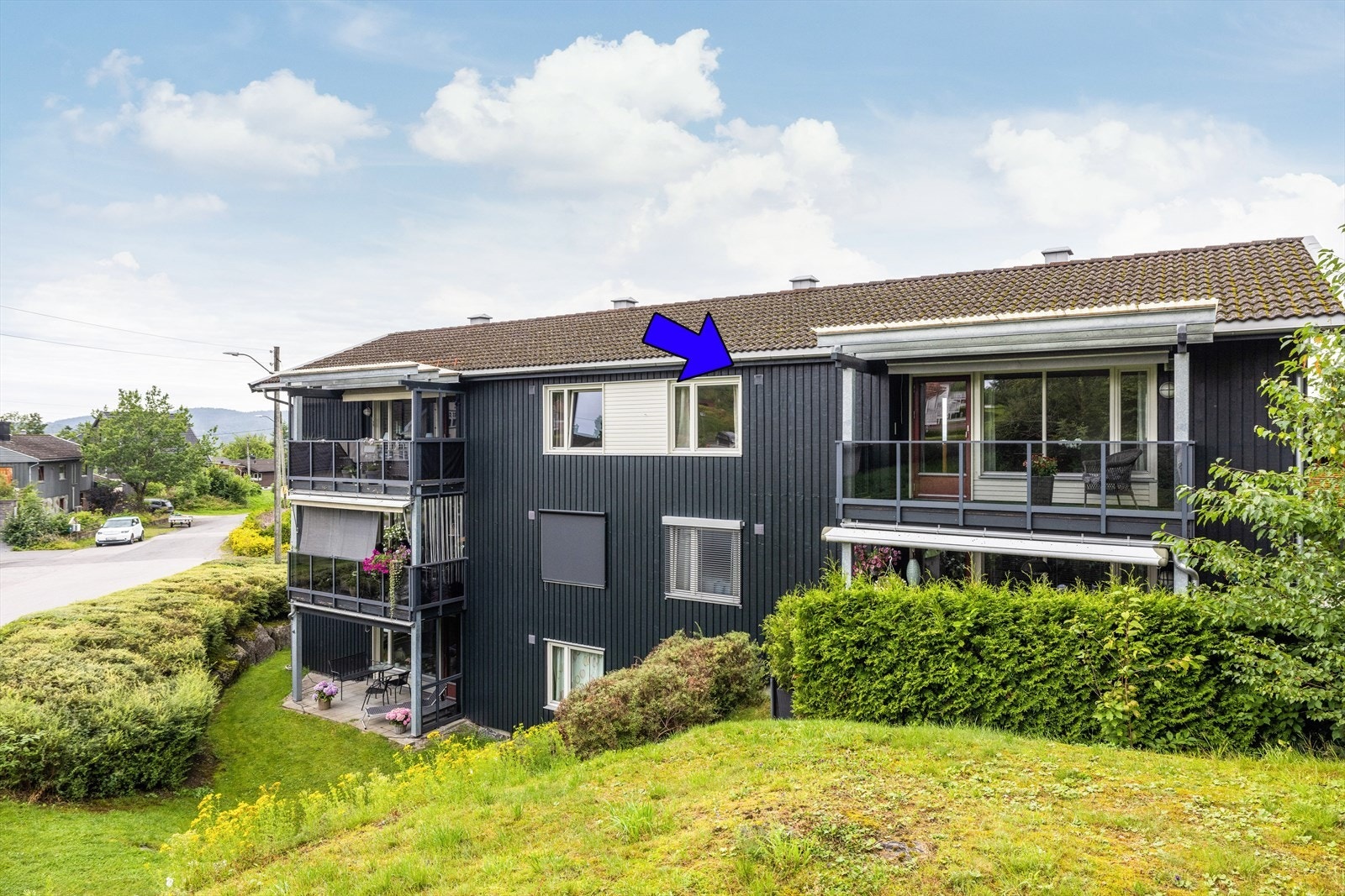 EiendomsMegler 1 v/Carina Myhre presenterer Skrukkerødtunet 1D!
Svært lettstelt og velholdt 3-roms leilighet med en god planløsning med romslige rom. Galleribilde
